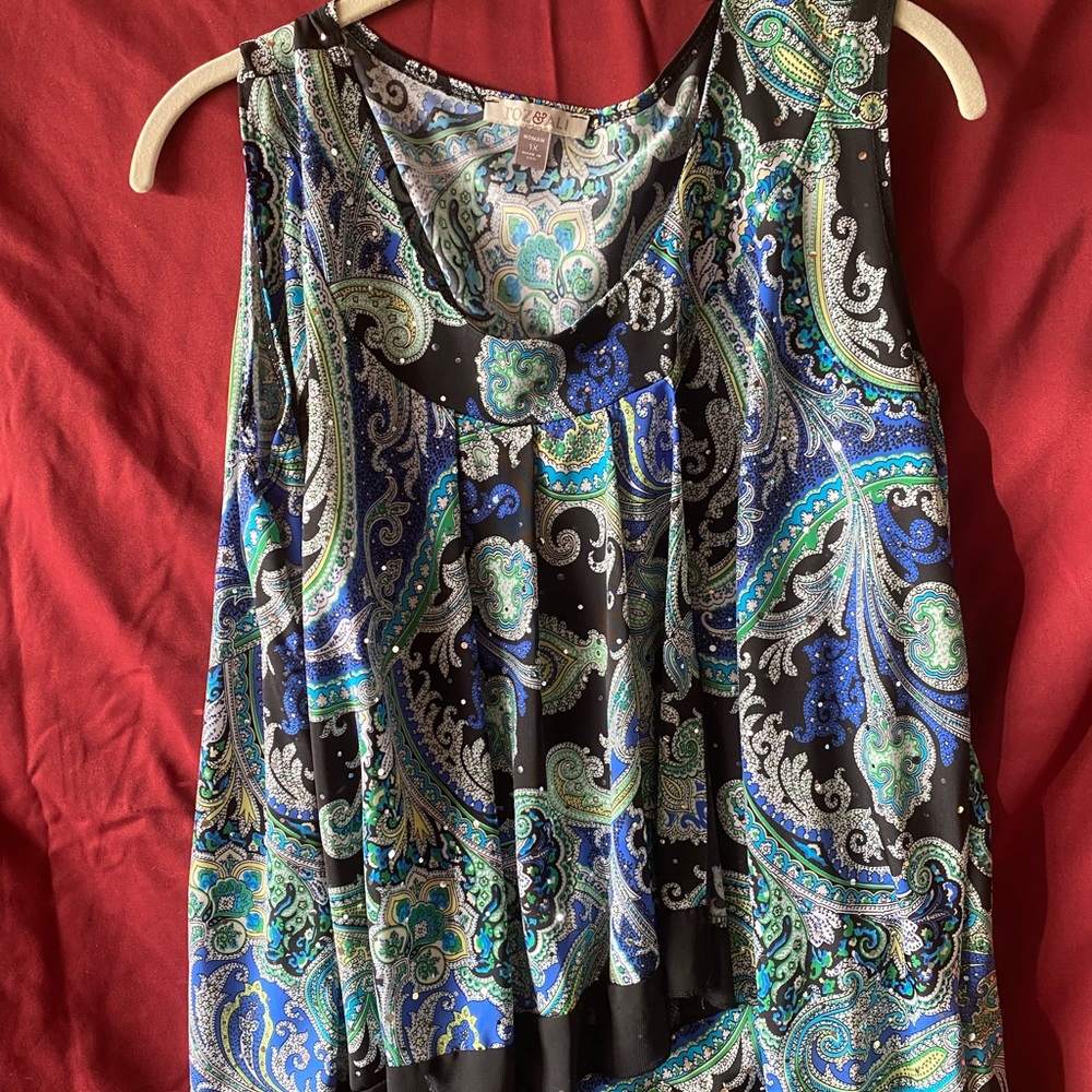 Dressy tank type flows bottom